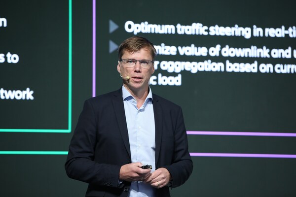 2024mwc上海，爱立信自动化与运营负责人klas johansson在“构建人工智能就绪基础设施”论坛上分享了人工智能在ran中的价值