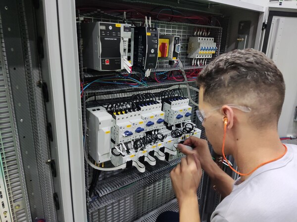 借助罗克韦尔自动化的 ethernet/ip 柜内瓦力棋牌官网的解决方案，volga 将控制盘柜接线时间缩短了 66%